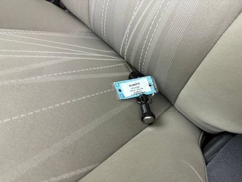 Used 2016 Ford Focus SE w/ SE Power Seat Package FWD image 32