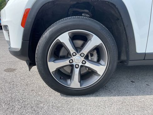 Used 2023 Jeep Grand Cherokee L Limited AWD/4WD image 20