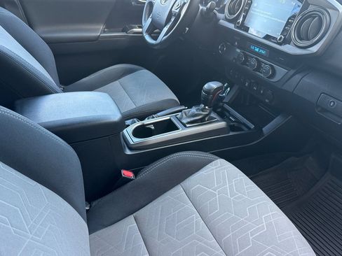 Used 2021 Toyota Tacoma TRD Sport w/ Technology Package image 20