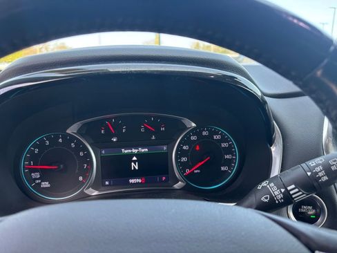 Used 2021 Chevrolet Traverse LT image 11