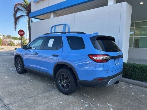 Certified 2025 Honda Pilot TrailSport image 6
