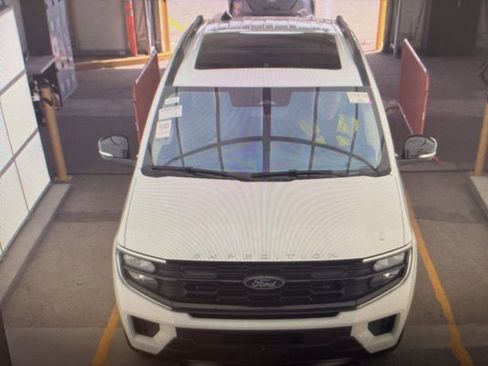 Used 2025 Ford Expedition Active image 16