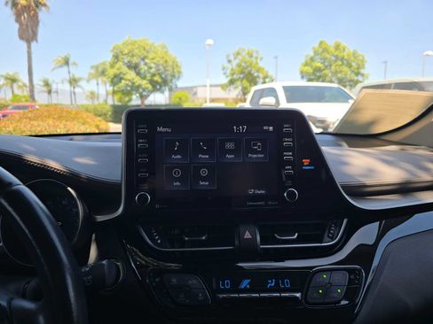 Used 2022 Toyota C-HR Limited FWD image 28