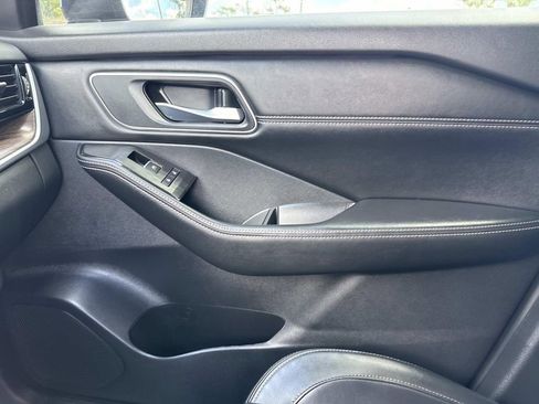 Used 2024 Nissan Rogue Platinum w/ Platinum Premium Package image 23