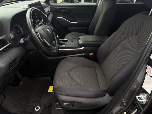 Certified 2024 Toyota Highlander LE image 19