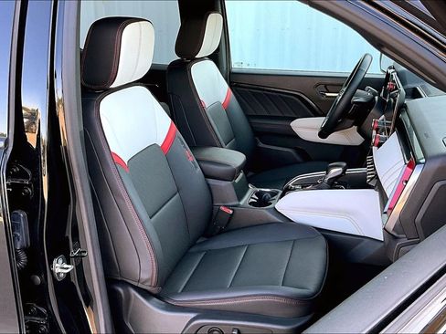 Used 2023 GMC Canyon AT4X w/ Edition 1 AWD/4WD image 9