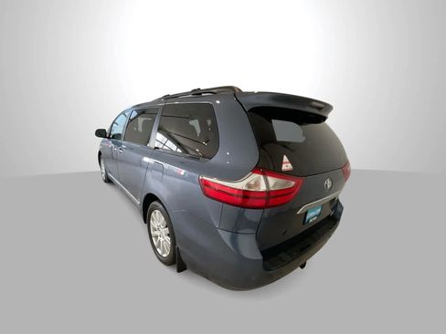 Used 2017 Toyota Sienna Limited Premium image 6