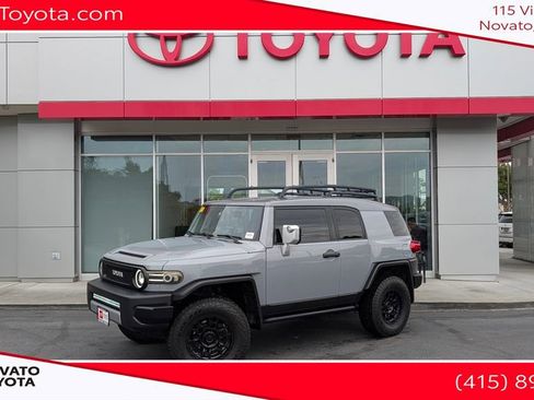 Used 2014 Toyota FJ Cruiser 4WD w/ Convenience Package image 1