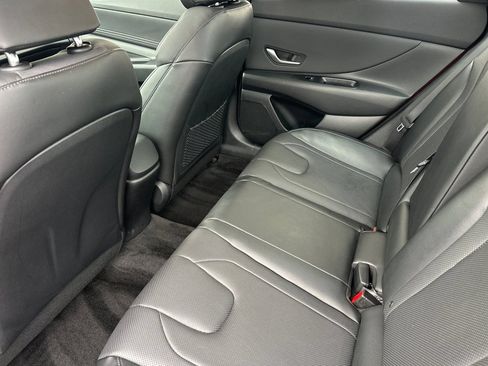 Used 2023 Hyundai Elantra Limited FWD image 13