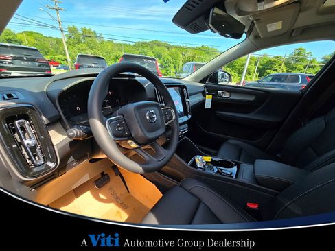 Used 2025 Volvo XC40 B5 Plus w/ Protection Package Premier image 10