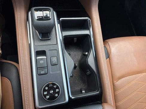 Used 2025 Nissan Pathfinder Platinum AWD/4WD image 29