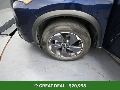 Used 2025 Nissan Rogue SV FWD image 15