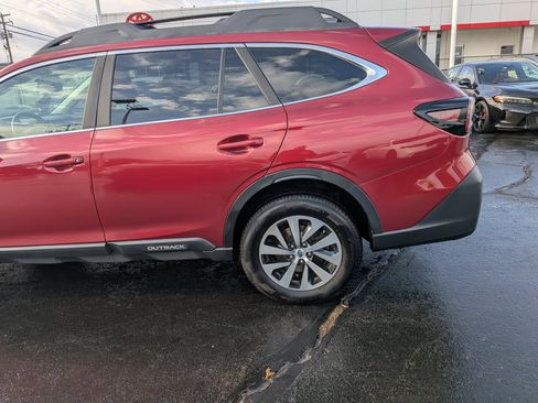 Used 2021 Subaru Outback Premium image 7