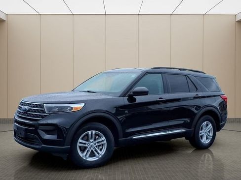 Used 2023 Ford Explorer XLT w/ Class IV Trailer Tow Package AWD/4WD image 2