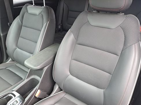 Used 2022 Chevrolet TrailBlazer RS w/ Technology Package FWD image 11