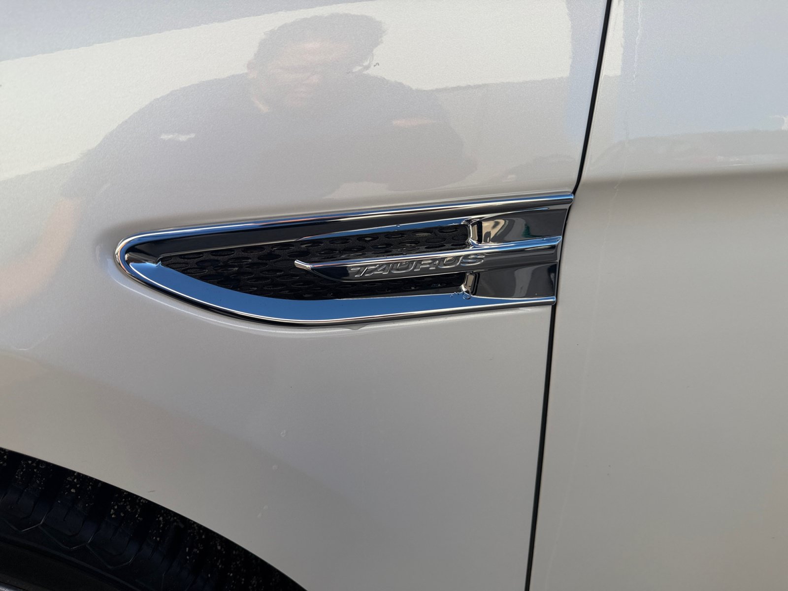Used 2018 Ford Taurus SEL w/ Equipment Group 201A FWD image 12