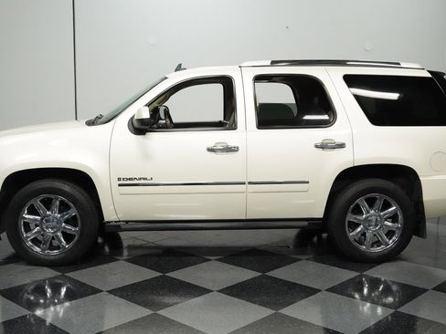 Used 2009 GMC Yukon Denali image 2