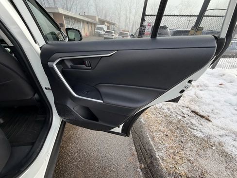 Used 2019 Toyota RAV4 LE image 17