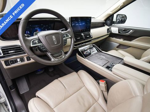 Used 2022 Lincoln Navigator Reserve image 14