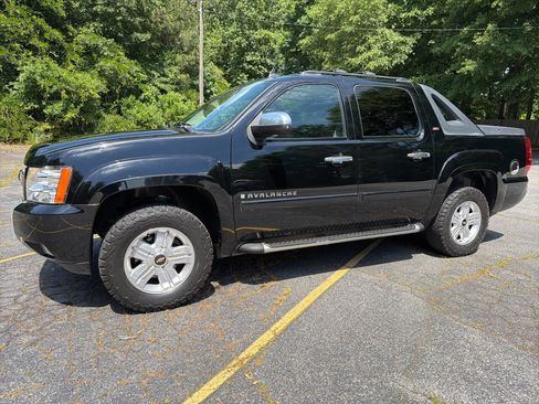 Used 2008 Chevrolet Avalanche LT RWD image 2