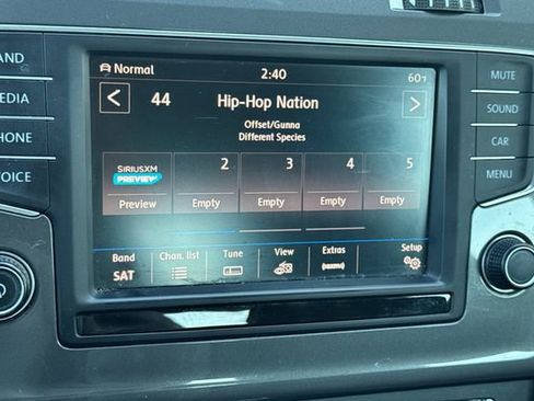 Used 2016 Volkswagen e-Golf SE w/ DC Fast Charging Package image 21