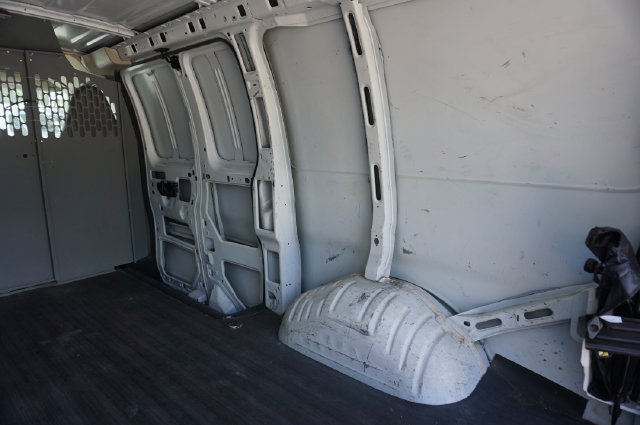 Used 2017 Chevrolet Express 2500 RWD image 17