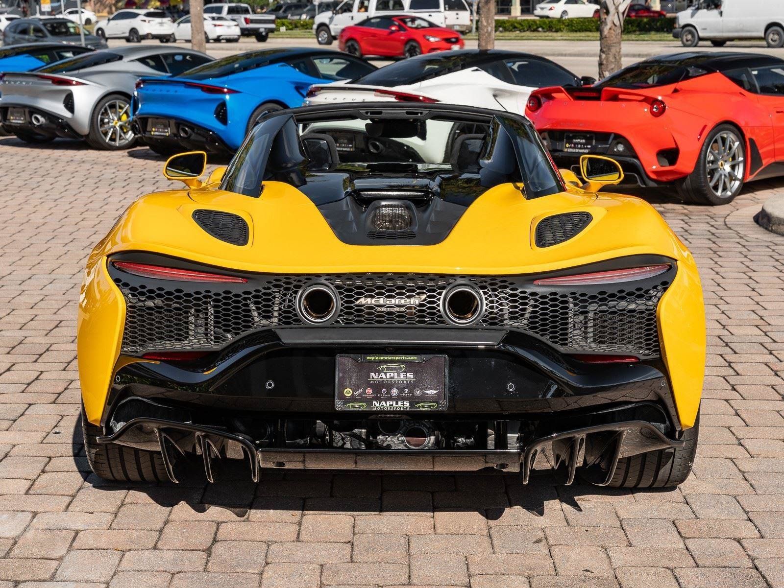 Used 2025 McLaren Artura Spider RWD image 18
