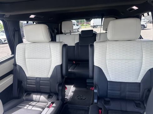 Used 2023 Toyota Sequoia Capstone AWD/4WD image 36