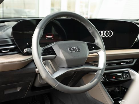 Certified 2025 Audi Q5 Premium w/ Convenience Package image 11