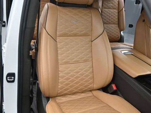 Used 2023 Cadillac Escalade ESV Sport AWD/4WD image 18