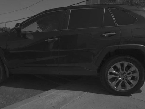 Used 2019 Toyota RAV4 Limited w/ Carpet Mat Package image 5