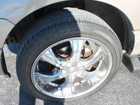 Used 2003 Ford Expedition XLT image 11