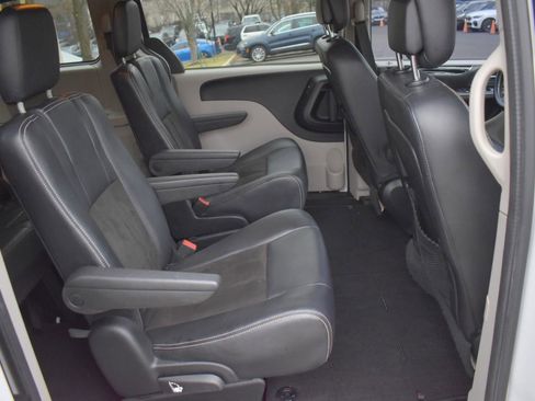 Used 2019 Dodge Grand Caravan SXT image 41