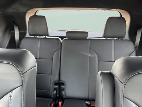 New 2026 GMC Acadia Elevation w/ Elevation Premium Package AWD/4WD image 19