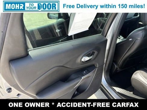 Used 2019 Jeep Cherokee Latitude Plus w/ Cold Weather Group AWD/4WD image 37