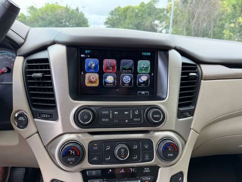 Used 2020 GMC Yukon XL Denali w/ Denali Premium Package AWD/4WD image 8