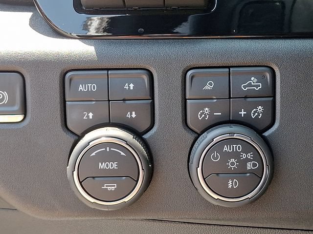Used 2024 Chevrolet Silverado 3500 High Country w/ Technology Package AWD/4WD image 27