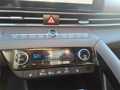 Certified 2025 Hyundai Elantra SEL image 19