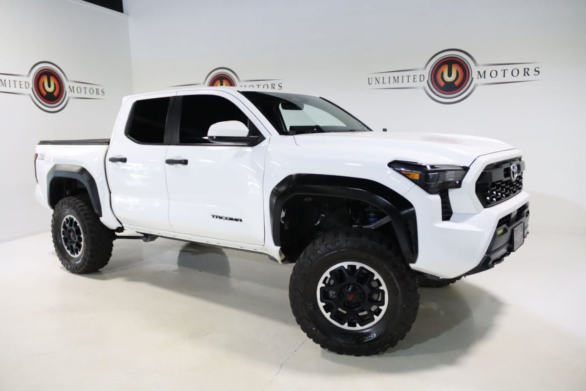 Used 2024 Toyota Tacoma TRD Off-Road AWD/4WD image 67