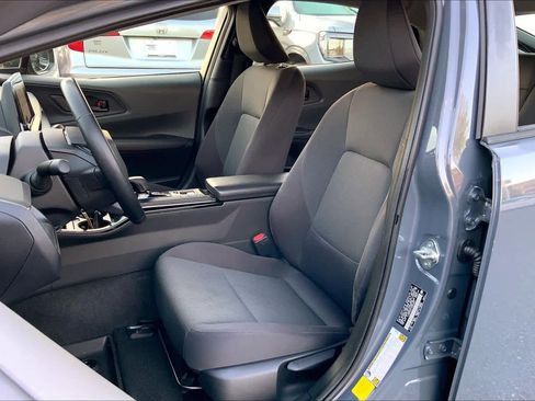 Used 2025 Toyota Prius LE FWD image 8