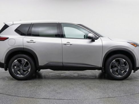 Used 2025 Nissan Rogue SV image 11