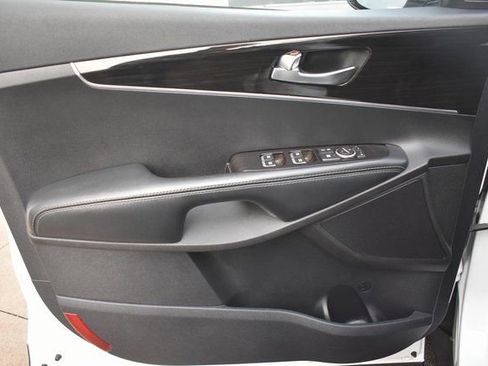 Used 2020 Kia Sorento AWD V6 image 14