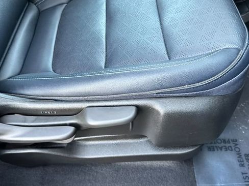 Used 2023 Chevrolet Bolt EUV Premier image 23