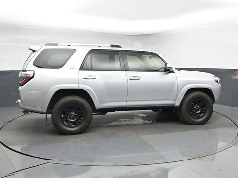 Used 2021 Toyota 4Runner SR5 Premium w/ Moonroof Package AWD/4WD image 9
