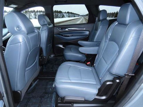 Used 2023 Buick Enclave Essence image 19