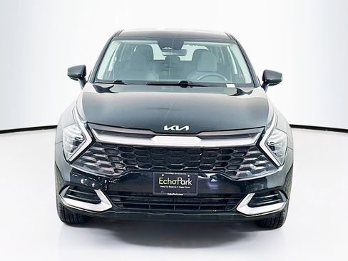 Used 2025 Kia Sportage LX image 2