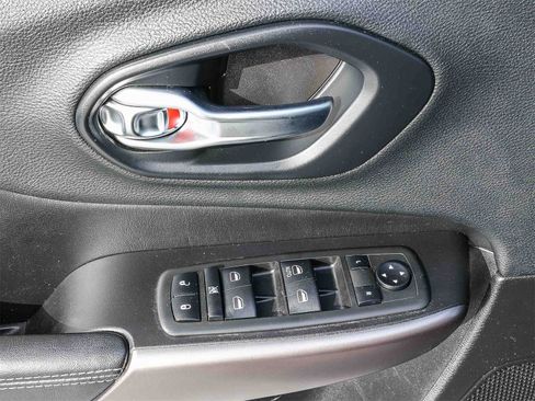 Used 2019 Jeep Cherokee Latitude w/ Popular Appearance Group image 22