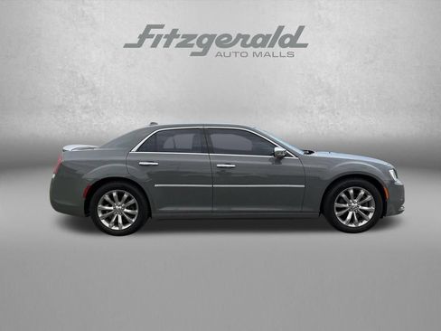 Used 2018 Chrysler 300 Limited AWD/4WD image 10