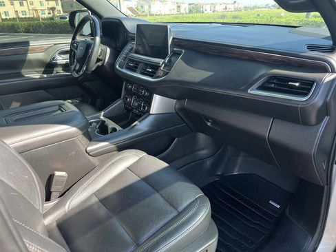 Used 2021 Chevrolet Suburban LT w/ LT Signature Package image 18