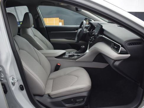 Used 2022 Toyota Camry XSE FWD image 10
